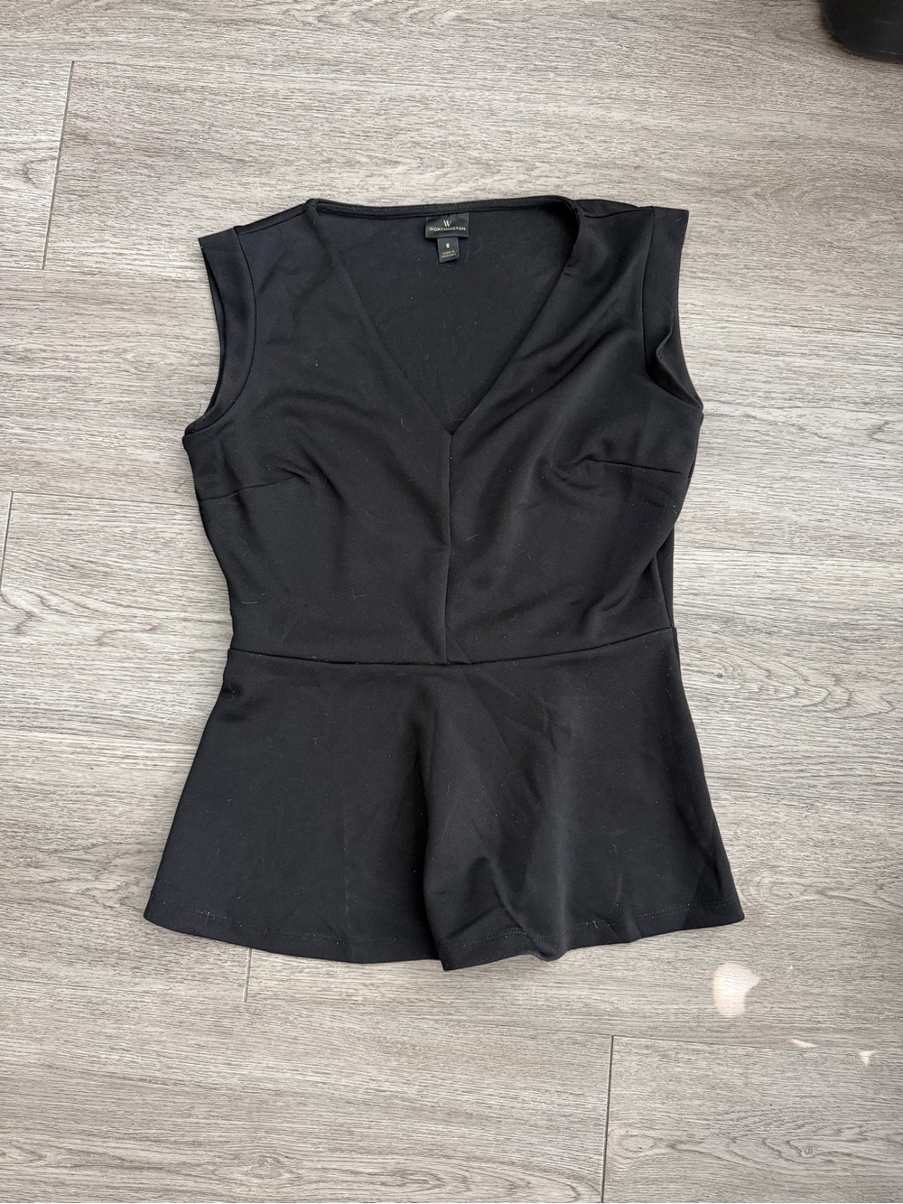 Worthington Black V-Neck Sleeveless Top